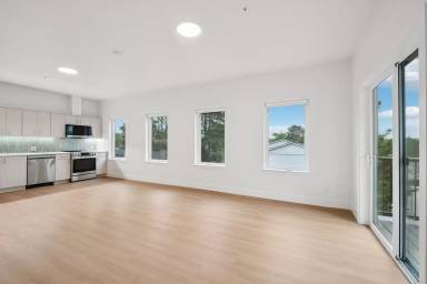 Main picture of 4920 SW Pacific Ave