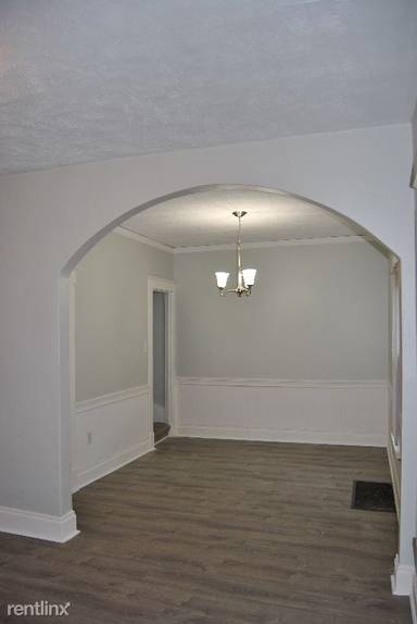 Main picture of 123 W 8th St