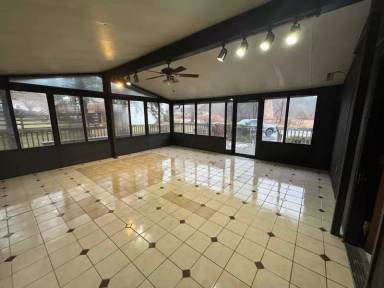 Main picture of 1171 Whites Ferry Rd