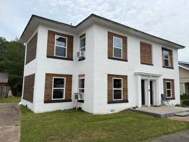 Main picture of 406 S Fredonia St