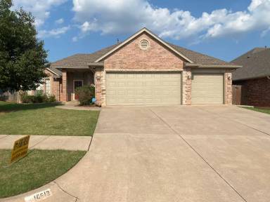 Main picture of 16612 Hardwood Pl