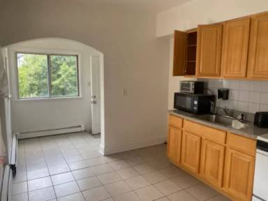 Main picture of 748 Trumbull St