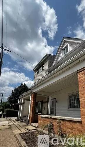Main picture of 2435 Cobden St