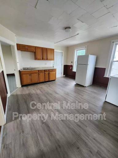 Main picture of 53 River St