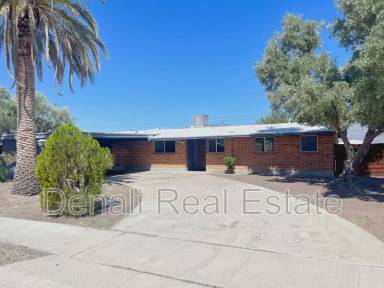 Main picture of 8457 E Hawthorne St