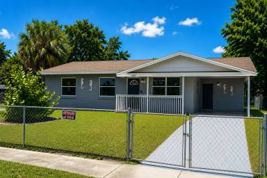 Main picture of 1060 E Patrick Cir