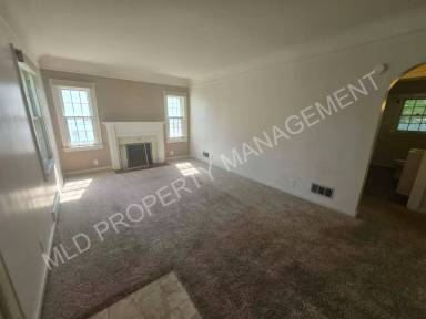 Main picture of 2821 Congress Ave