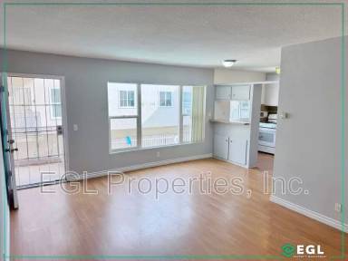 Main picture of 5350 Russell Ave