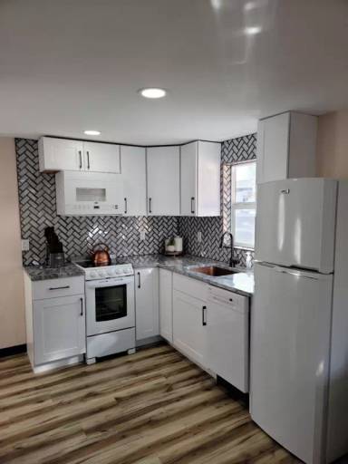 Main picture of 214 E Van Buren St