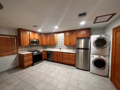 Main picture of 325 W Manhatton Dr