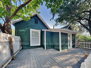 Main picture of 1030 W Gandy St