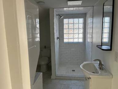 Main picture of 1045 N Main St