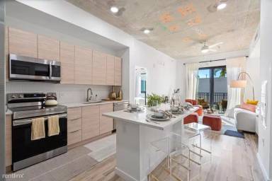 Main picture of 4101 SW 71st Ave