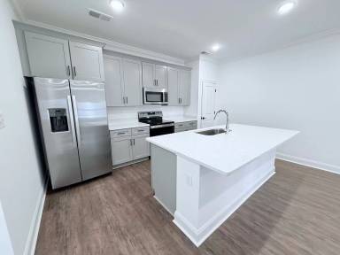 Main picture of 632 Cottage Grove Cir