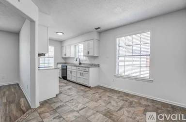 Main picture of 7932 Hyman Dr