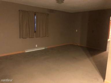 Main picture of 19 Oakwood Dr