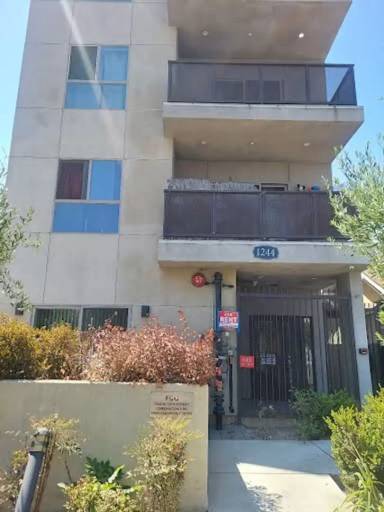 Main picture of 1244 W 39th St