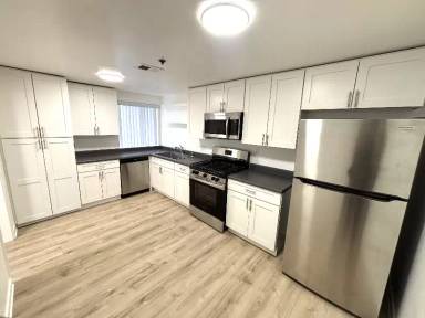 Main picture of 555 Oak St