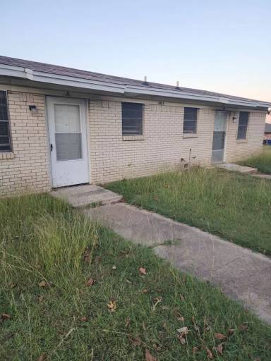 Main picture of 405 E Robertson Ave