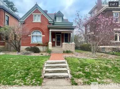 Main picture of 290 E Deshler Ave