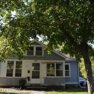 Main picture of 221 Campus Ave