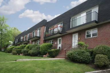 Main picture of 1 Carriage Way
