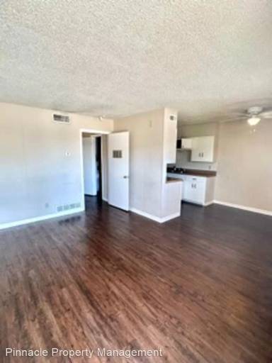 Main picture of 1809 S Lincoln St