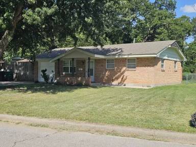 Main picture of 512 N Tompkins Dr