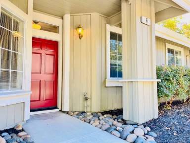 Main picture of 6 Danville Oak Pl