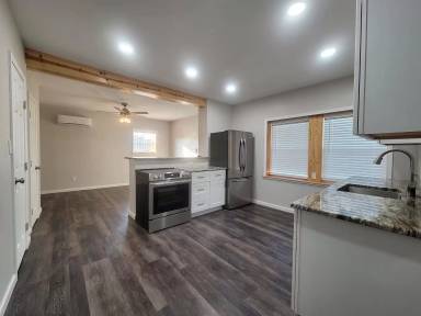 Main picture of 405 Lakeway Dr