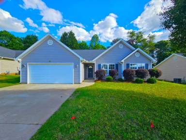 Main picture of 35 Waukegan Way