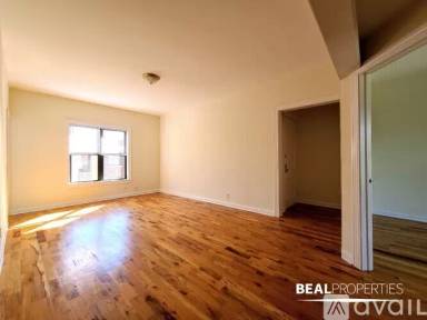 Main picture of 831 W Waveland Ave