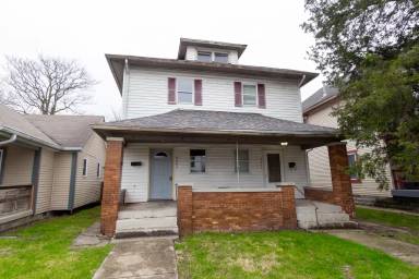 Main picture of 2435 N Kenwood Ave