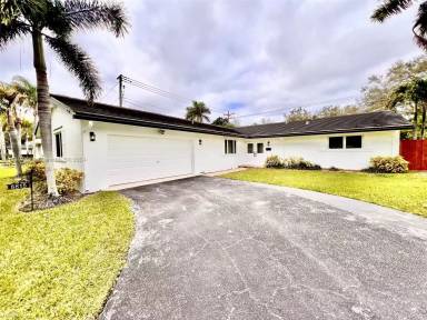 Main picture of 8815 SW 160th St
