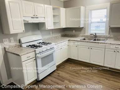 Main picture of 933 2nd St NW