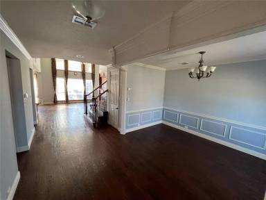 Main picture of 1801 Saint Johns Ave