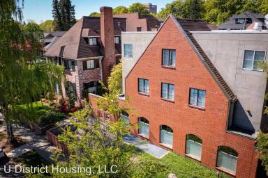 Main picture of 4731 18th Ave NE
