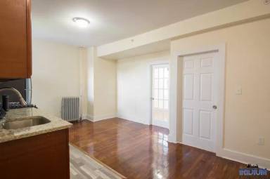 Main picture of 393 Main St