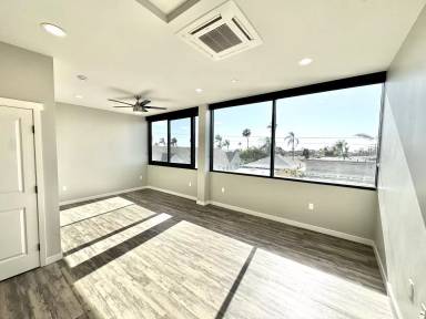 Main picture of 325 Robinson Ave