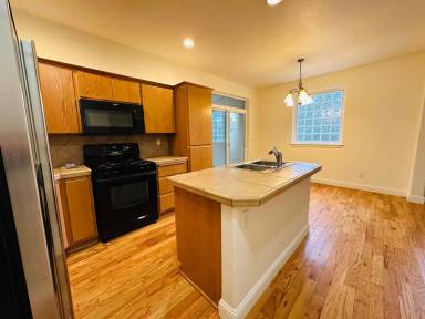 Main picture of 4697 NE Azalea Ln