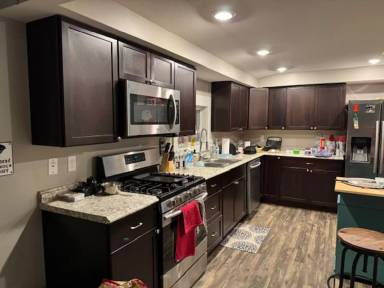 Main picture of 305 N Woodlawn St