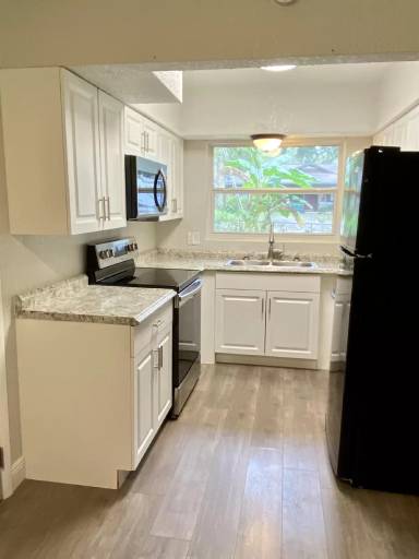 Main picture of 6001 E Devon Ln