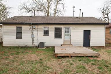 Main picture of 110 N 11th St