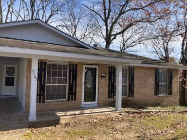 Main picture of 8602 Woodridge Dr