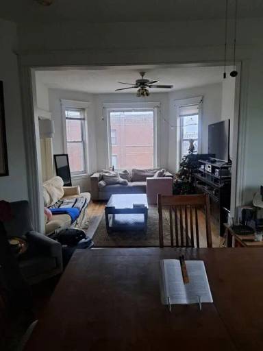 Main picture of 3440 W Fullerton Ave