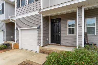 Main picture of 121 Iron Horse Dr E