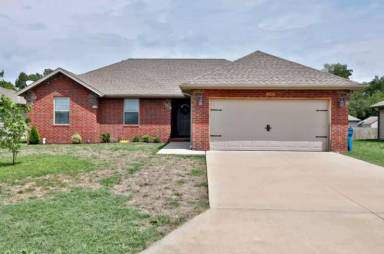 Main picture of 1205 N Cardinal Ave