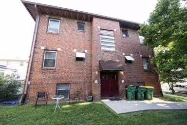 Main picture of 5819 E Washington St