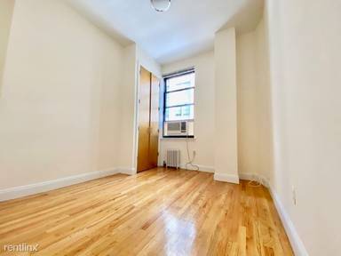 Main picture of 126 E 24th St