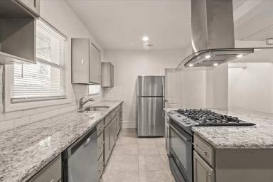 Main picture of 929 S Rosemont Ave